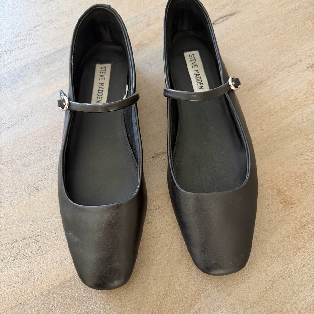 Steve Madden Black Leather Flats